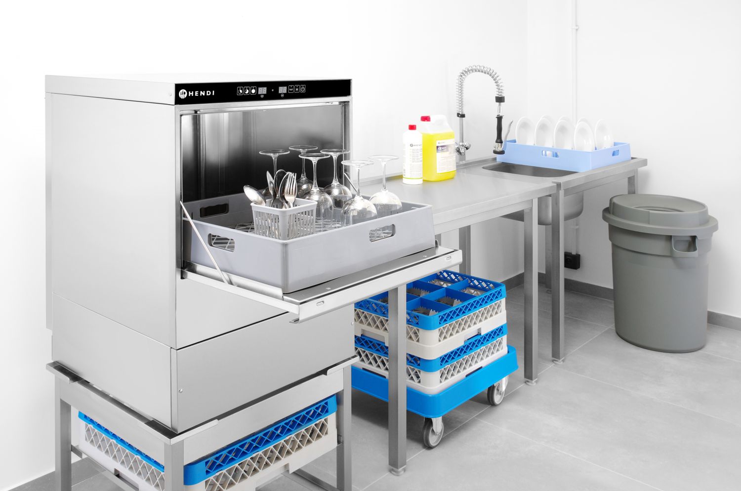 Myčka skla a nádobí, 40 x 40 – elektronické ovládání – 3 mycí programy, HENDI, 230V/2800W, 470x510x(H)710mm 230268