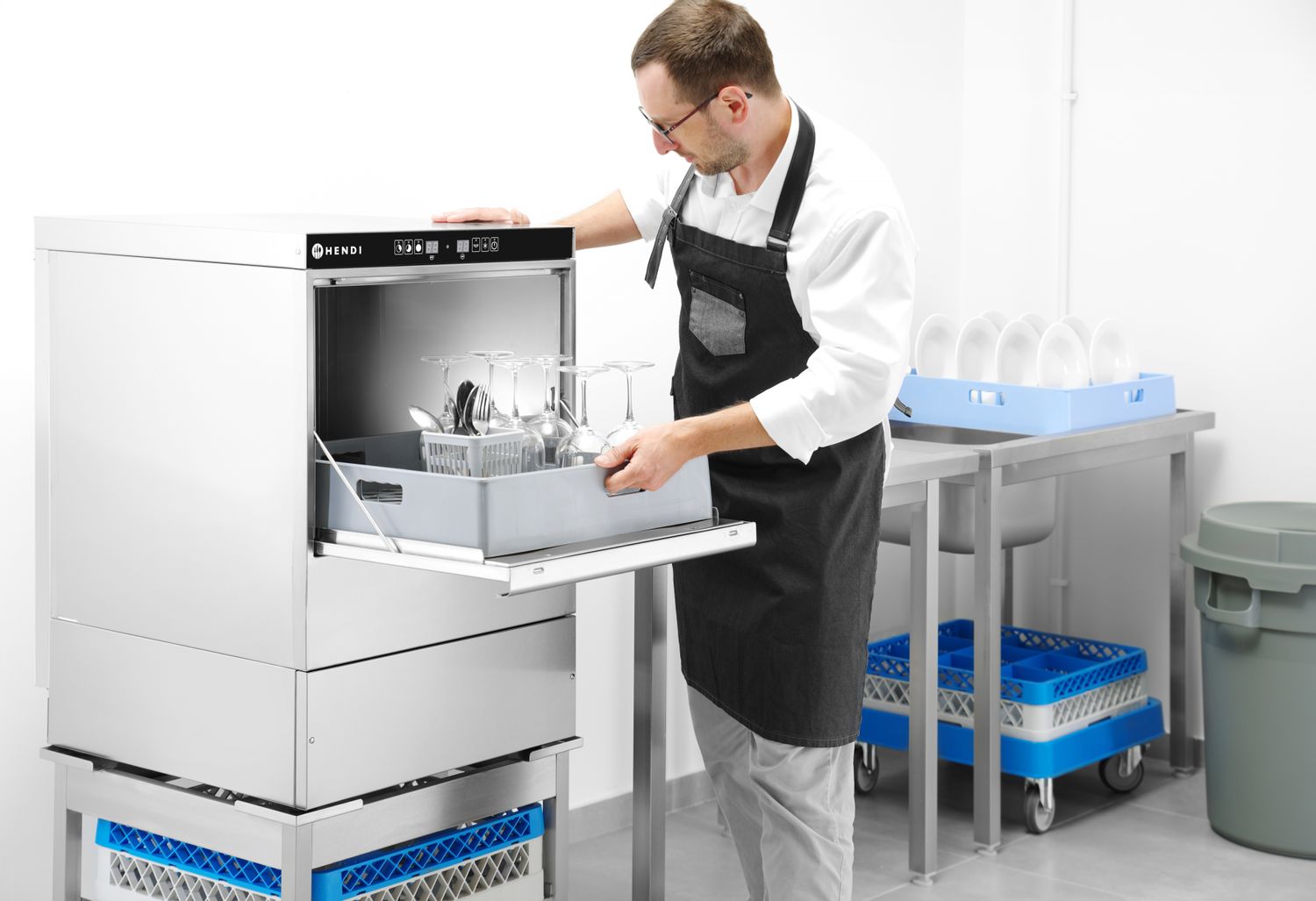 Myčka skla a nádobí, 40 x 40 – elektronické ovládání – 3 mycí programy, HENDI, 230V/2800W, 470x510x(H)710mm 230268