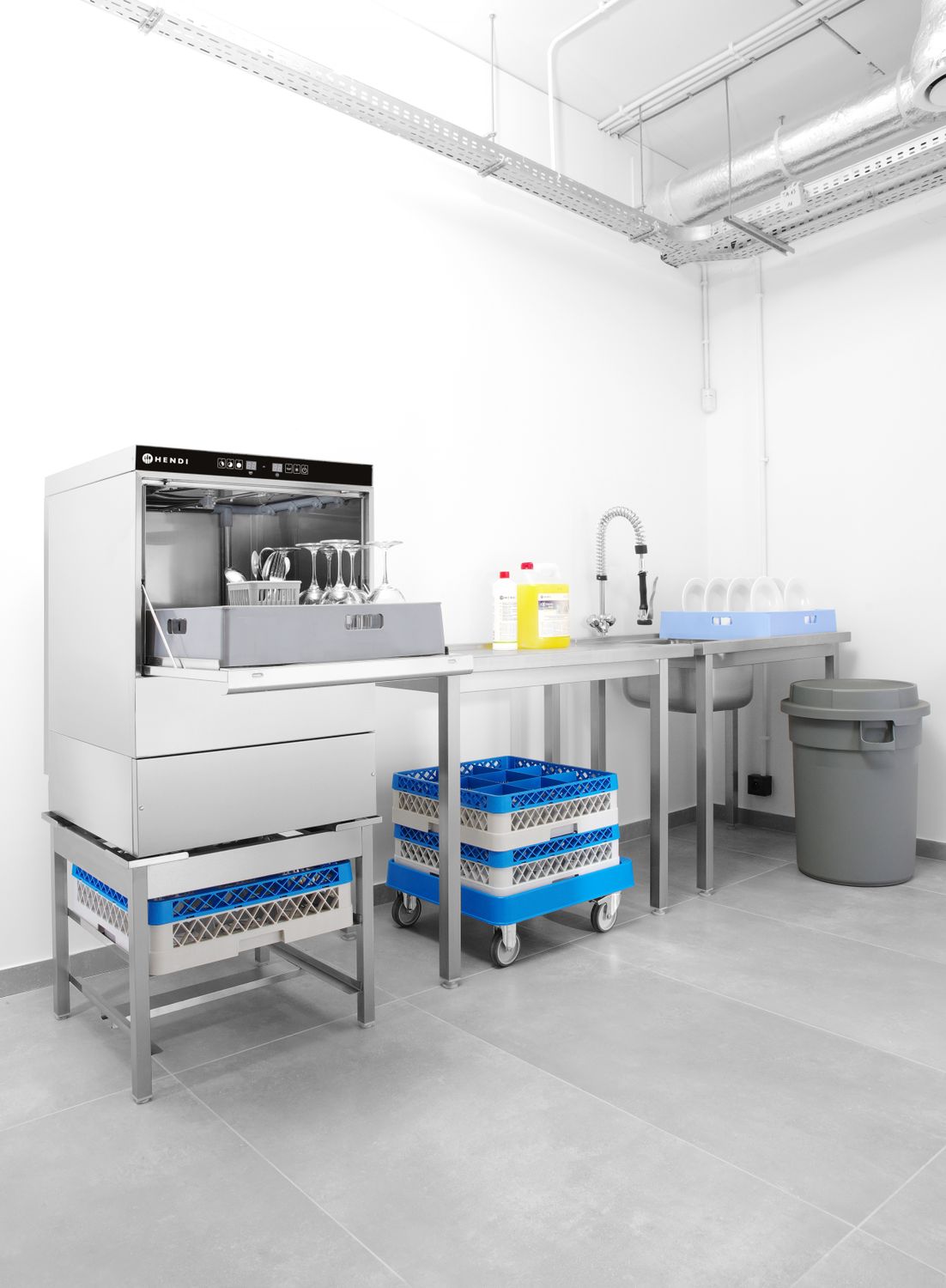 Myčka nádobí – elektronické ovládání, 400V/6600W, 570x600x(H)830mm 231753 HENDI